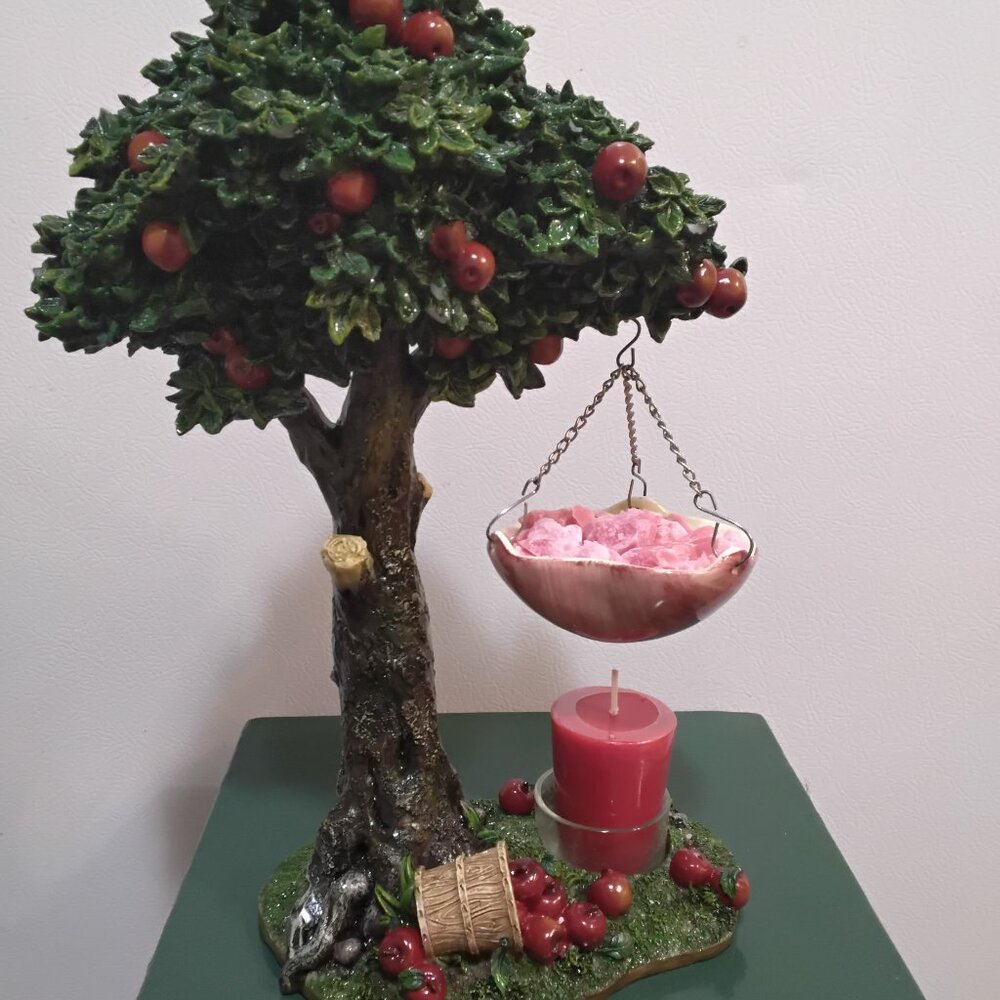 YANKEE CANDLE Hanging Apple Tree w/ Swinging Bowl of "Sweet Goodness ' Wax Melt